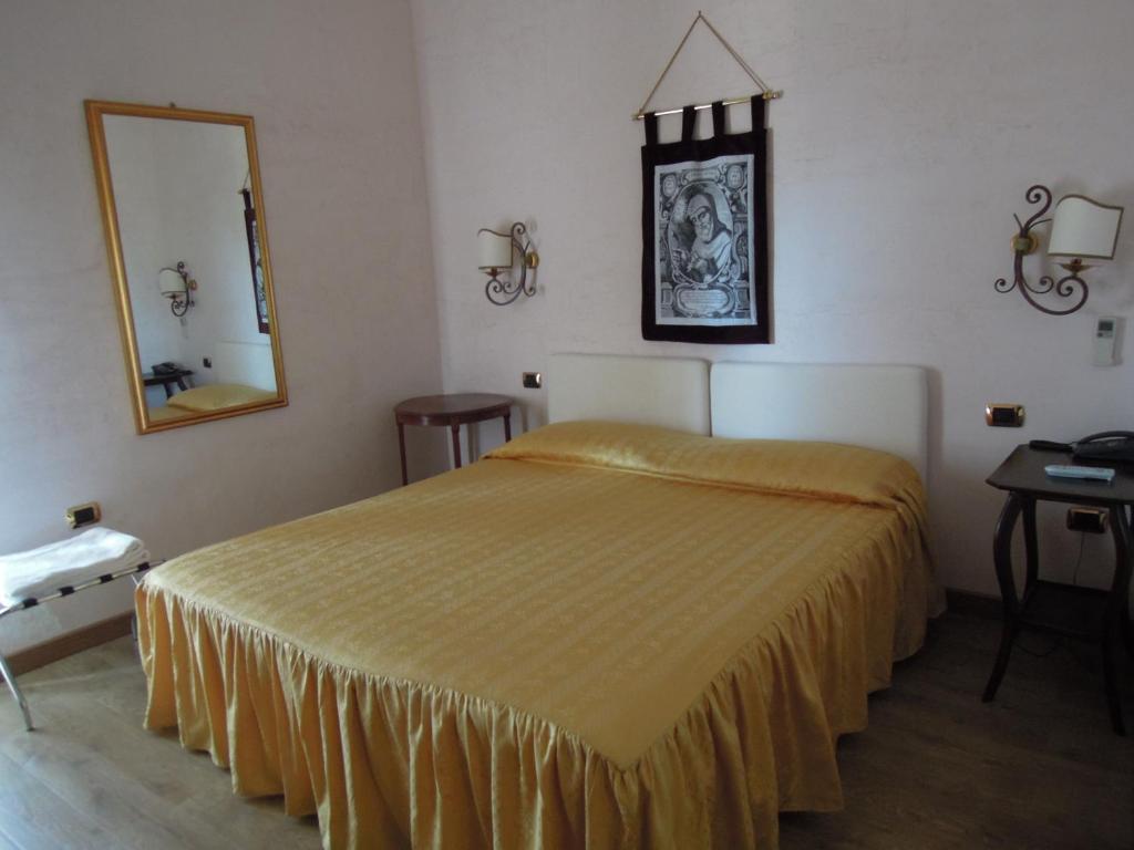 Hotel Sant'Agostino Paola Cameră foto